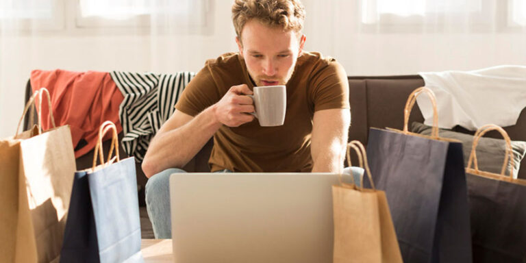 چگونه مشتری را قانع کنیم؟ (برترین تکنیک‌های متقاعد‌سازی مشتری)